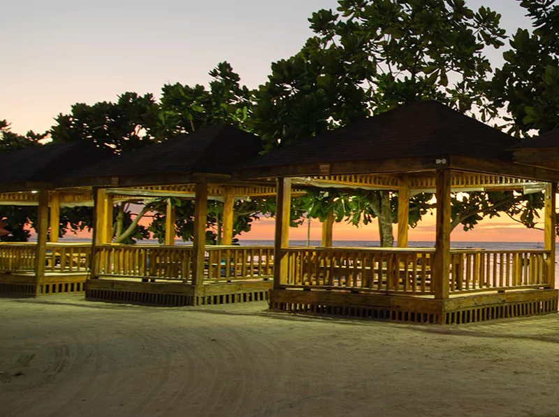 SMALL ACACIA HUTS